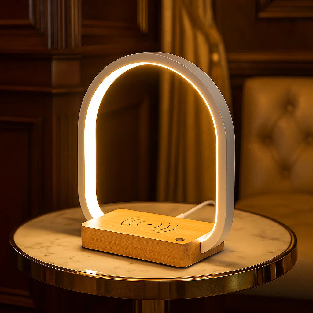 LED-Tischlampe mit Holzsockel ⎜ Integrierte Touch-Funktion und kabelloses Ladepad für Smartphones